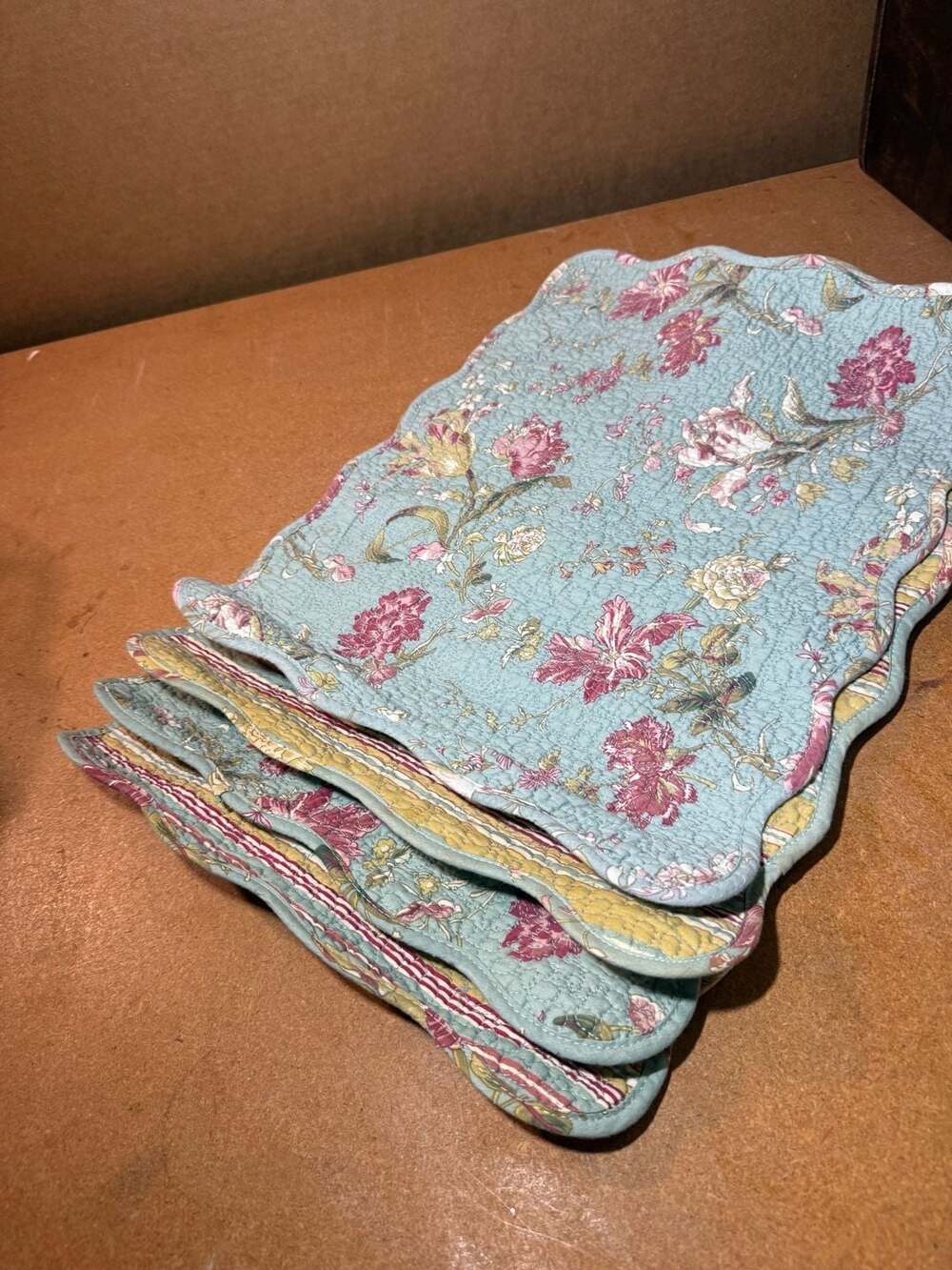 Quilted Floral Placemats Scalloped Edge Set of 4 Reversible Cotton